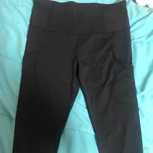 Lululemon black crops